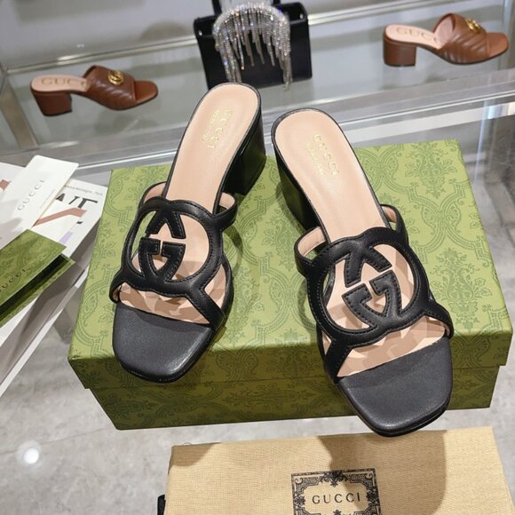 Gucci Heel Rubber Logo Slide Sandals - Picture 4 of 8